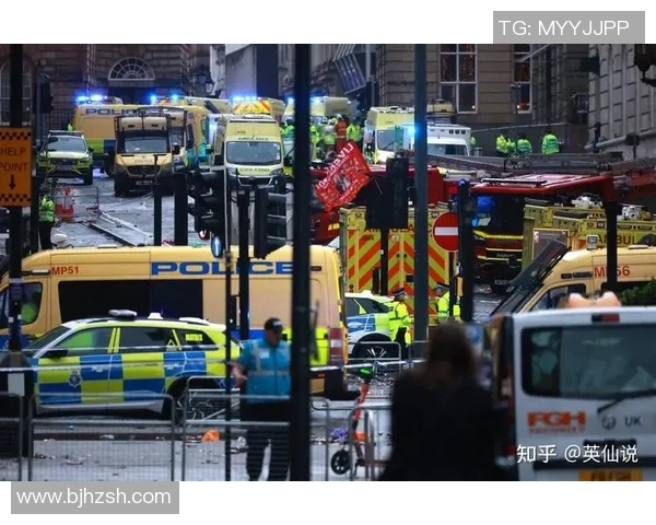 英国汽车冲撞庆祝人群事件致27人受伤引发关注